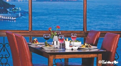 رستوران با چشم انداز دریا هتل